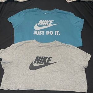 2 Women’s Nike t-shirts. XL. Only worn a few times, perfect condition.